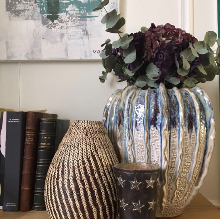Astuce déco : jouer la multiplication avec des vases.